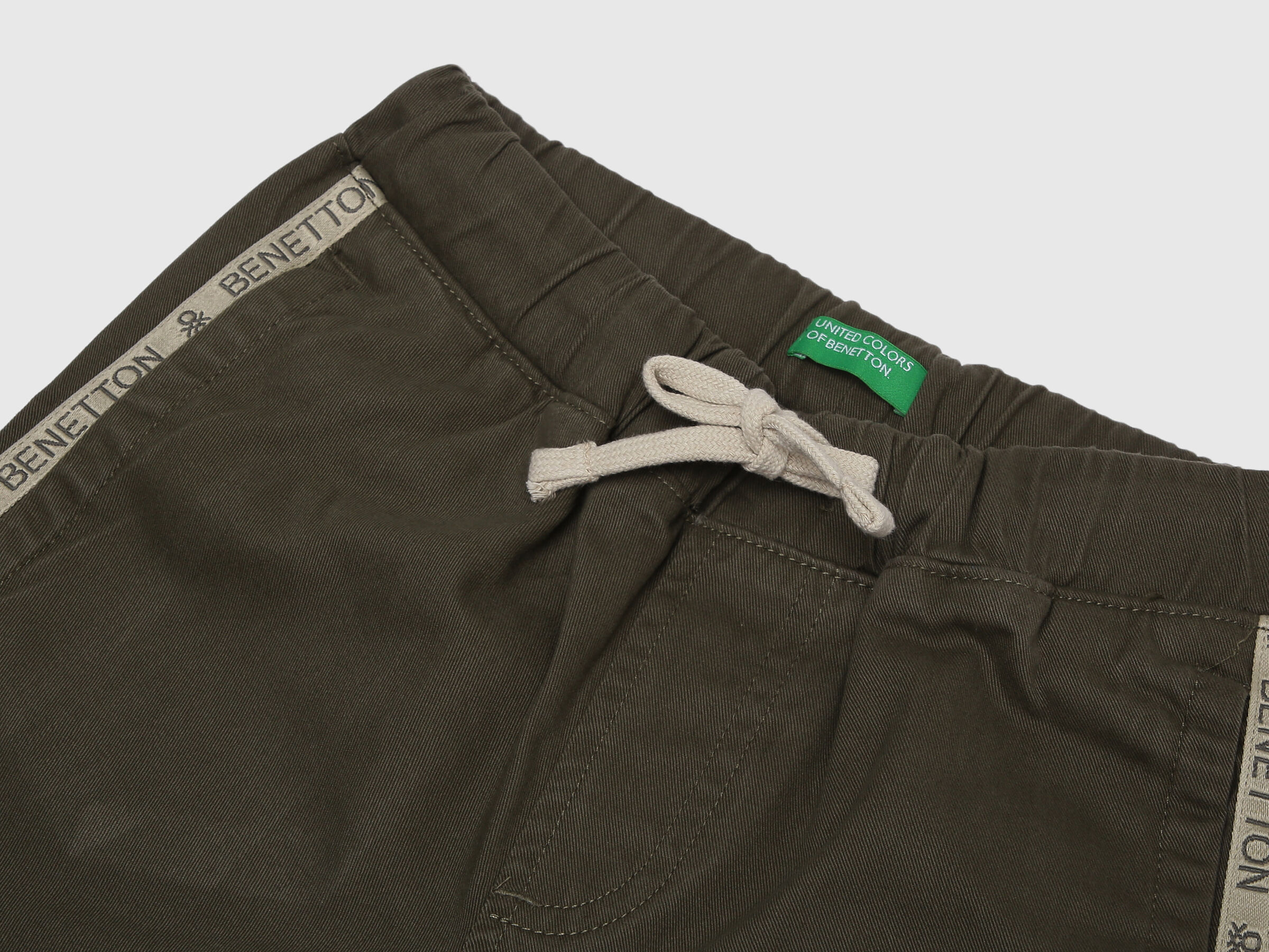 Branding Side Tape Short-Solid image number 3